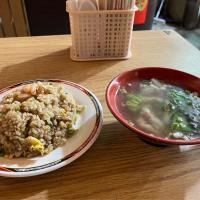 台湾🇹🇼の台北でふらっと入ったお店で炒飯とスープ　このスープは名前がわからない
でも美味しかったですよ